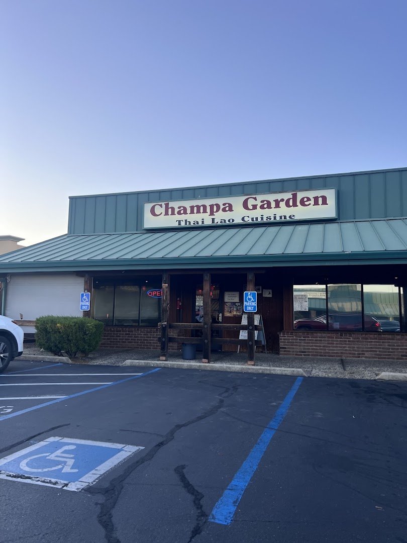 Thai restaurant storefront in Redding, California.